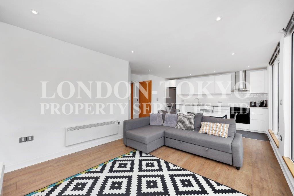 Horse Shoe Court, EC1V
